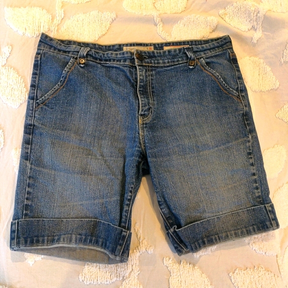Levi's Bermuda Jean Shorts 12 - Picture 1 of 8